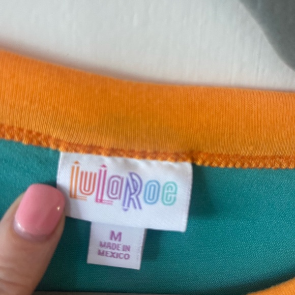 Like new graphic tee - Picture 2 of 2